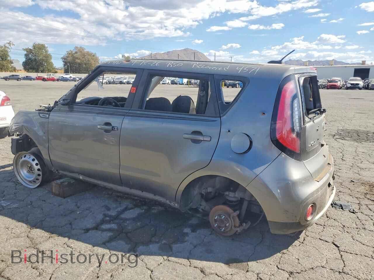 2017 KIA SOUL - VIN: KNDJP3A52H7494571 - Фото 2