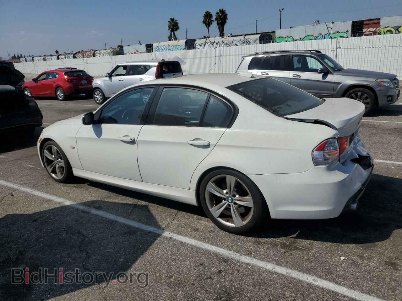 2011 BMW 3 SERIES - VIN: WBAPM5C56BA745563 - Фото 2