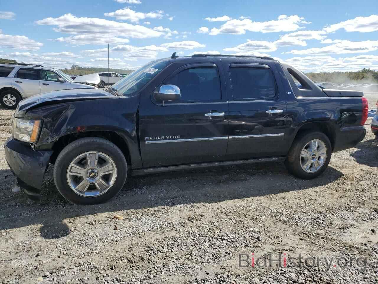 Photo 3GNVKGE01AG172852 - CHEVROLET AVALANCHE 2010