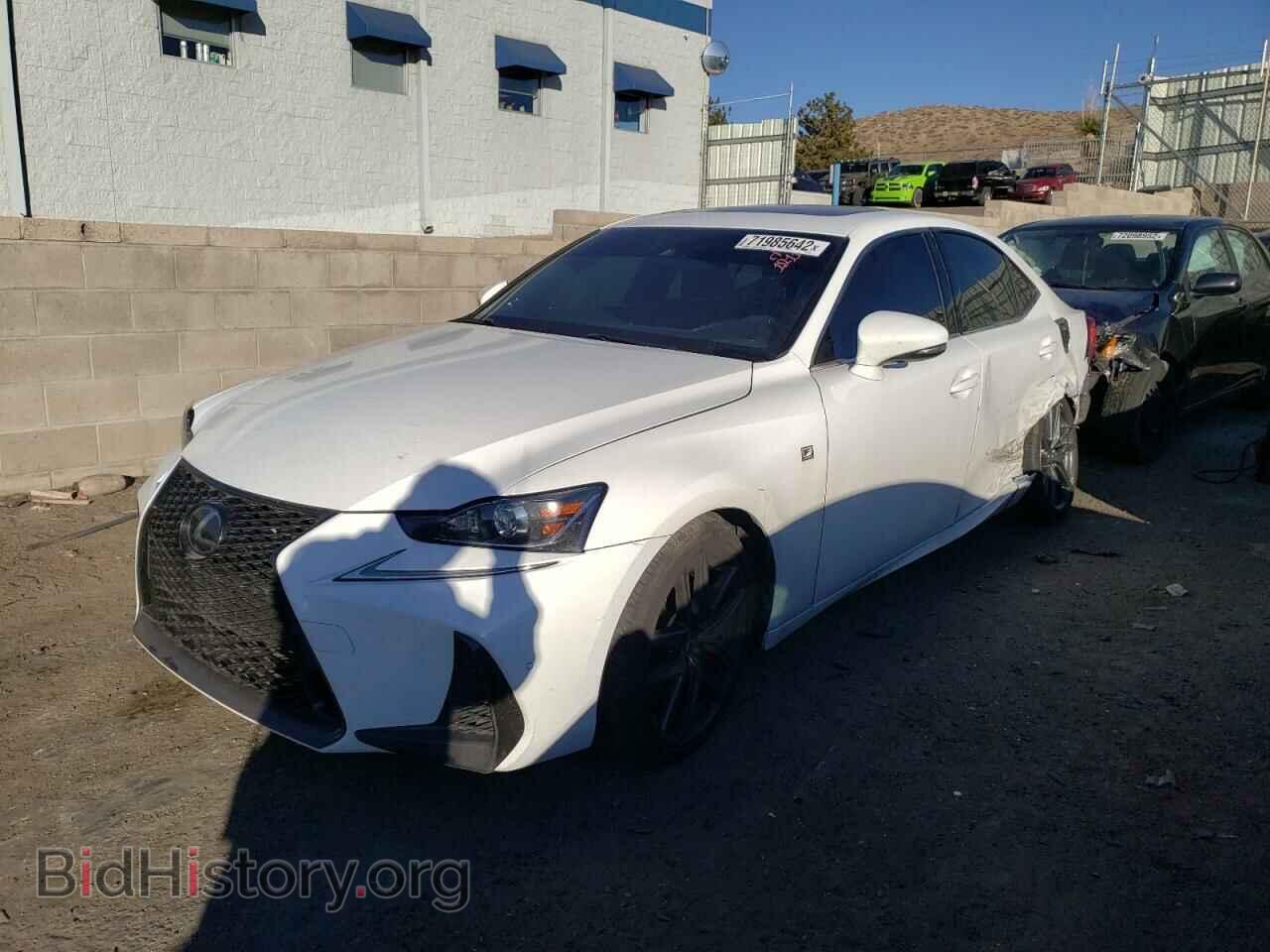 Photo JTHCZ1D24J5016189 - LEXUS IS 2018