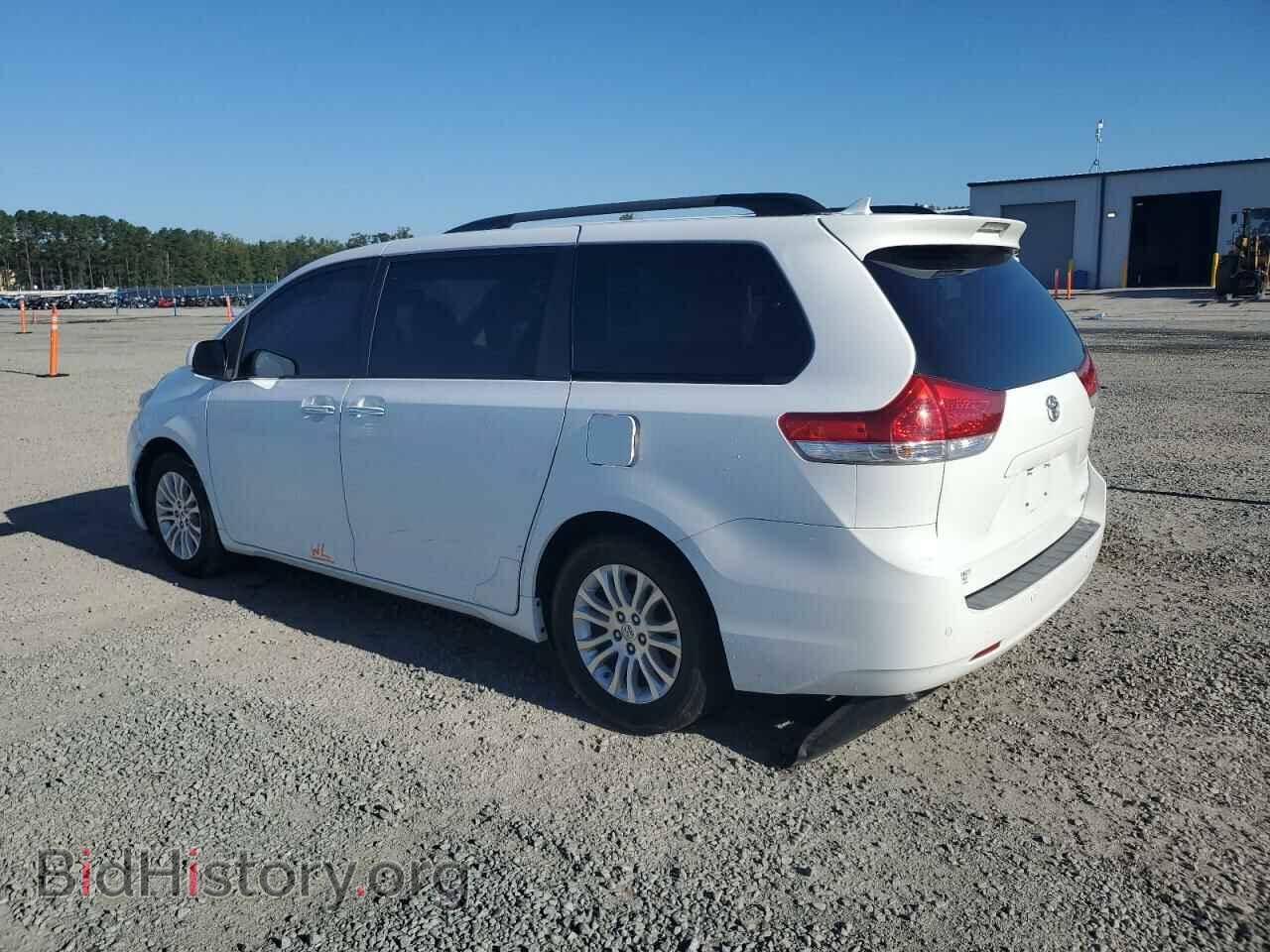 2011 TOYOTA All Models - VIN: 5TDYK3DC4BS004572 - Фото 2