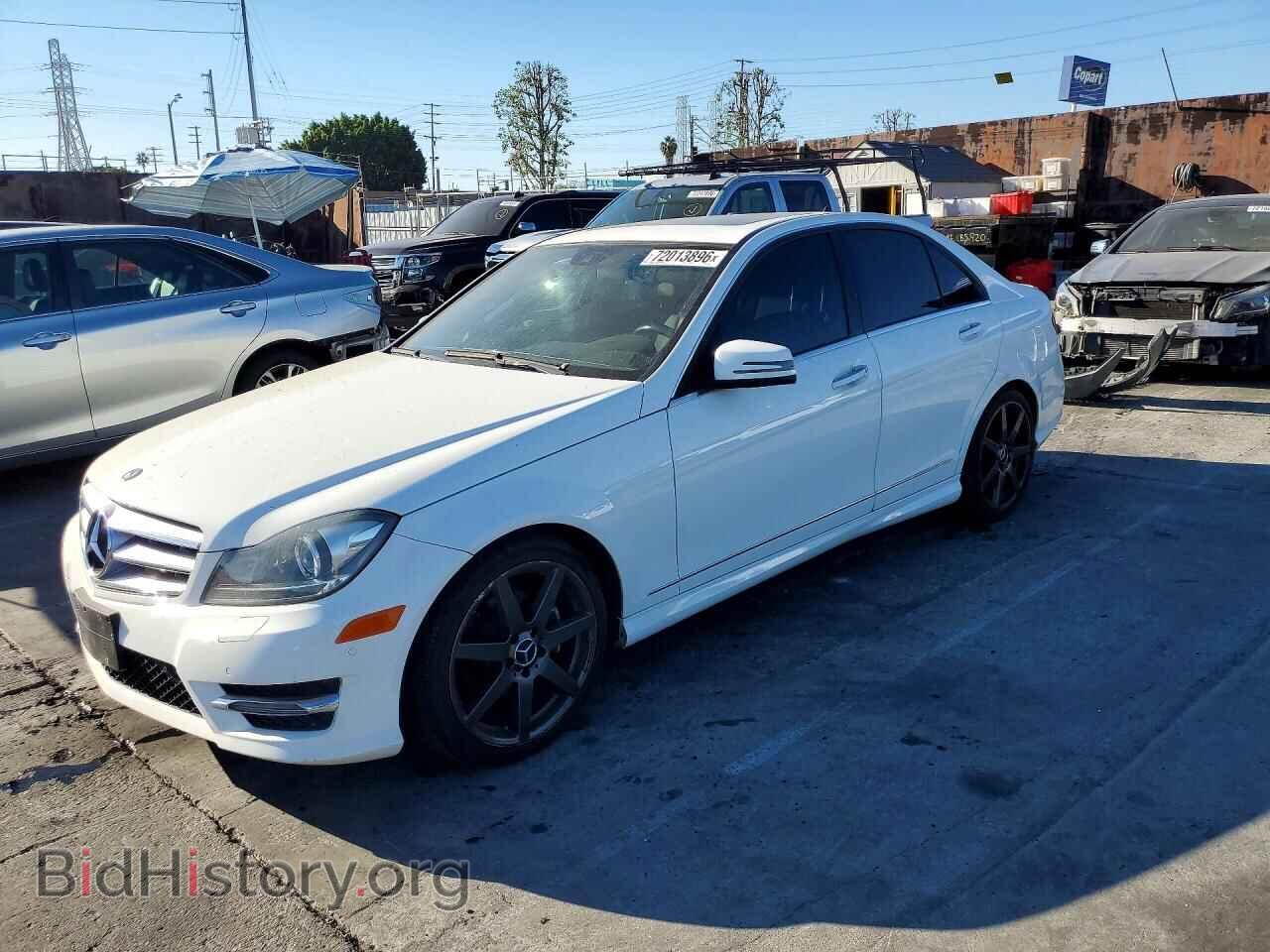 Photo WDDGF4HB0DG001498 - MERCEDES-BENZ C-CLASS 2013