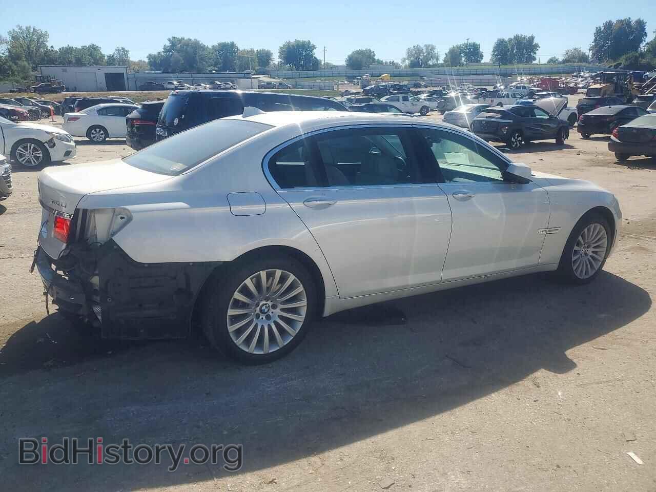 2011 BMW 7 SERIES - VIN: WBAKC8C52BC434506 - Photo 3
