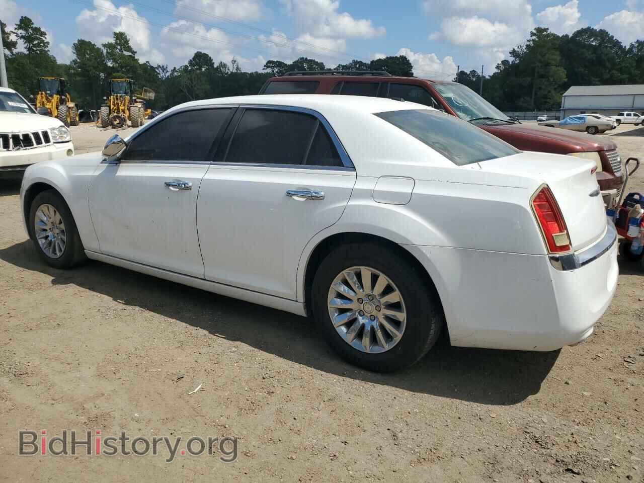 2013 CHRYSLER 300 - VIN: 2C3CCAAG2DH508059 - Фото 2