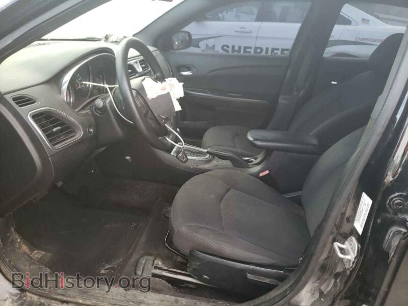 2013 Chrysler 200 (VIN 1C3CCBAB8DN569028) — photo 7 of 12