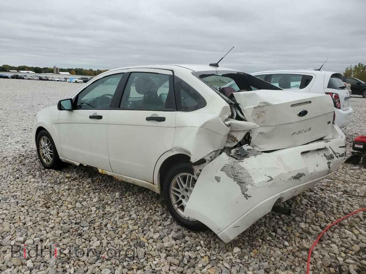 2011 FORD FOCUS - VIN: 1FAHP3FN7BW111587 - Фото 2