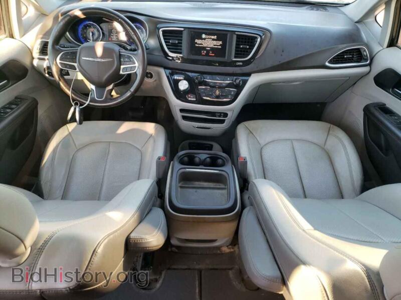 2019 Chrysler PACIFICA (VIN 2C4RC1BG9KR668399) — photo 8 of 13