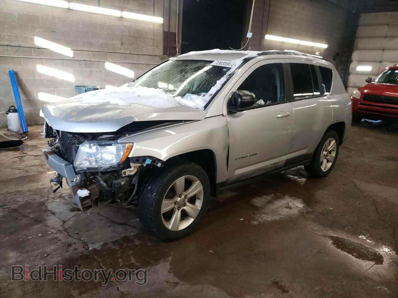 Photo 1J4NF1FB2BD136154 - JEEP COMPASS 2011