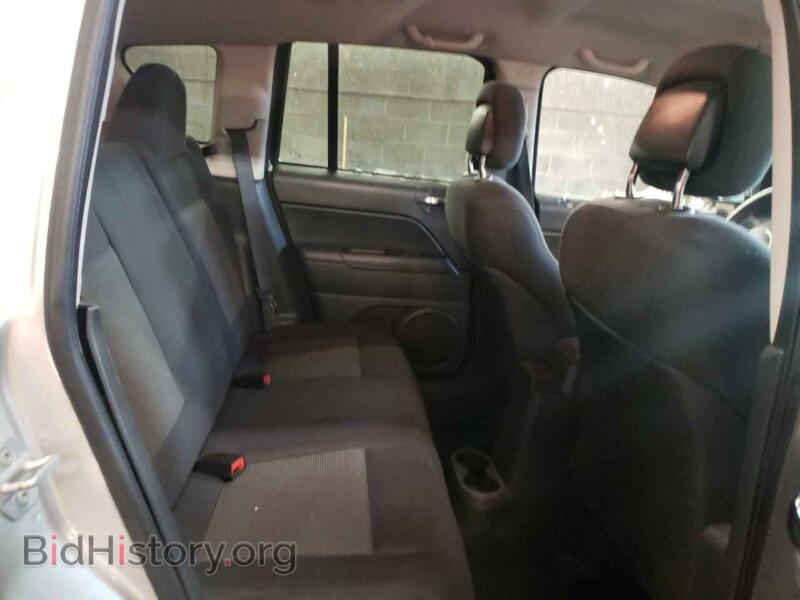 2011 Jeep COMPASS (VIN 1J4NF1FB2BD136154) — фото 10 из 13