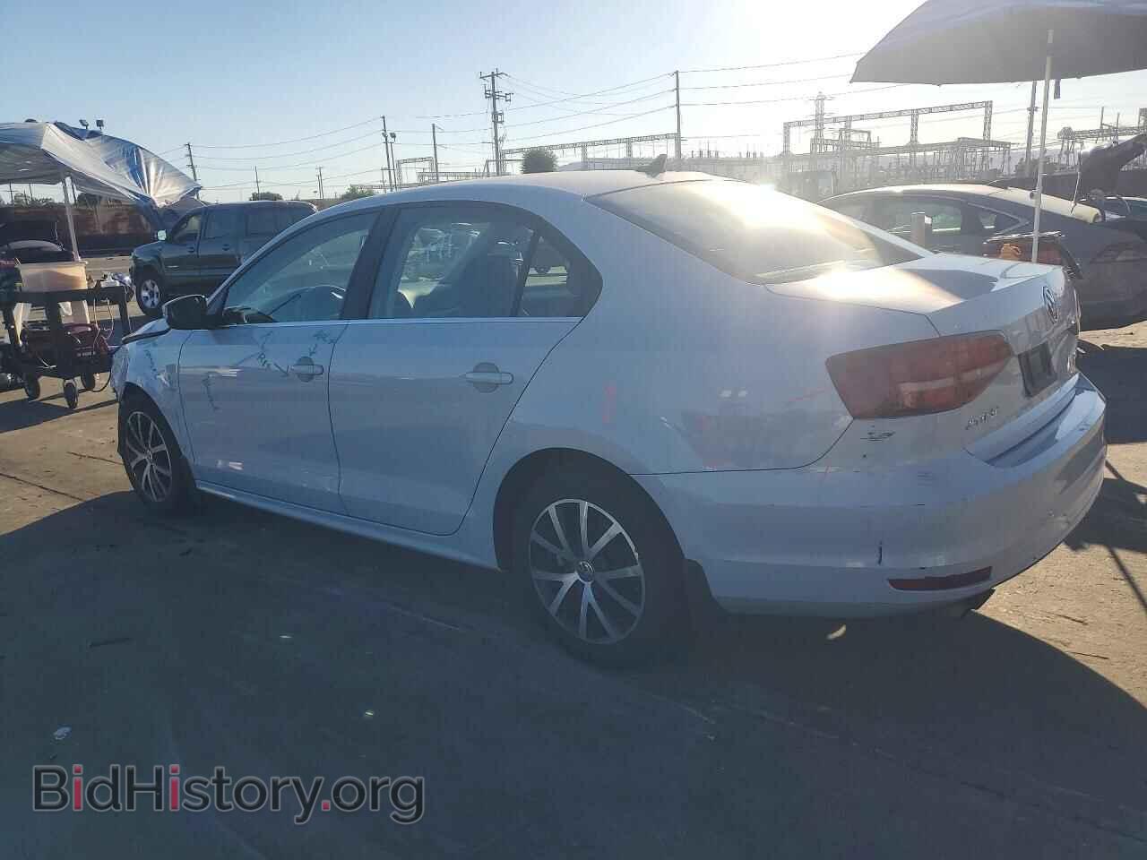 2017 VOLKSWAGEN JETTA - VIN: 3VWDB7AJ7HM355183 - Photo 2