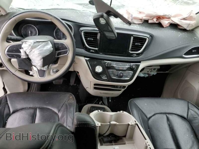 2020 Chrysler PACIFICA (VIN 2C4RC1GG3LR144062) — photo 8 of 13