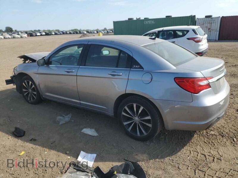 2013 Chrysler 200 (VIN 1C3CCBBB8DN593229) — фото 2 из 15
