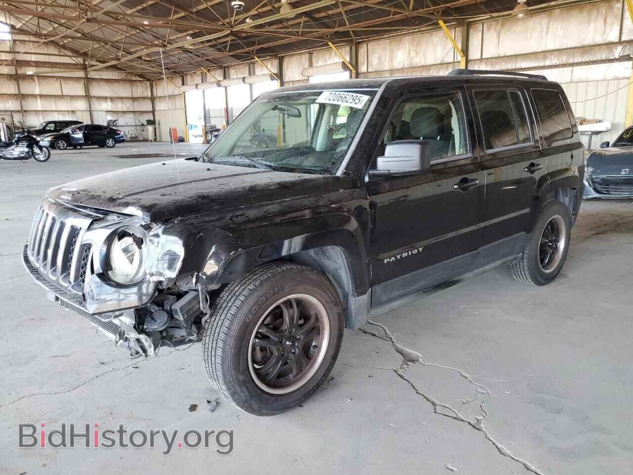 Photo 1J4NT1GA3BD178363 - JEEP PATRIOT 2011