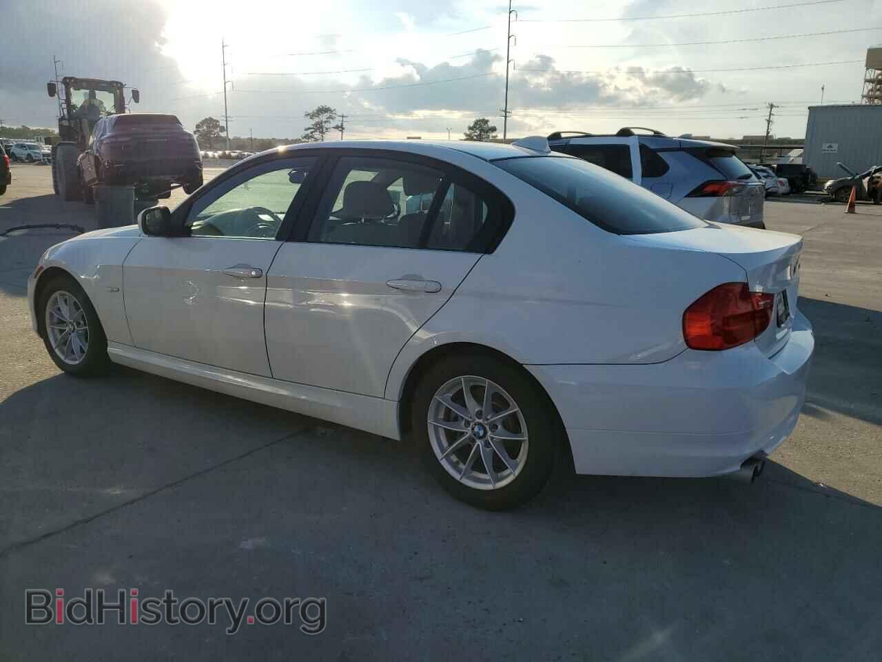 2010 BMW 3 SERIES - VIN: WBAPH7G55ANM52691 - Фото 2