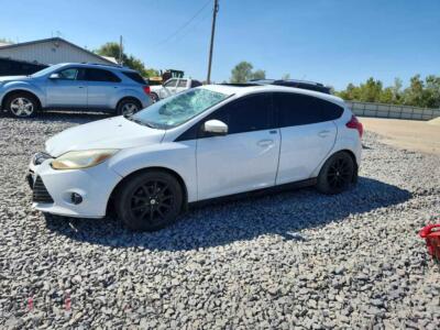 2012 Ford FOCUS SE, белый — VIN 1FAHP3K21CL200084, Copart