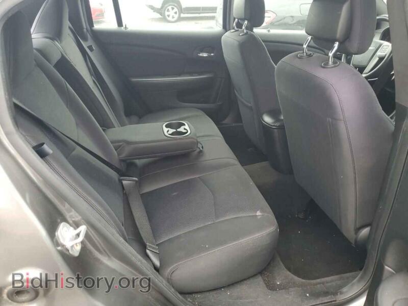 2013 Chrysler 200 (VIN 1C3CCBBB9DN584166) — photo 10 of 12