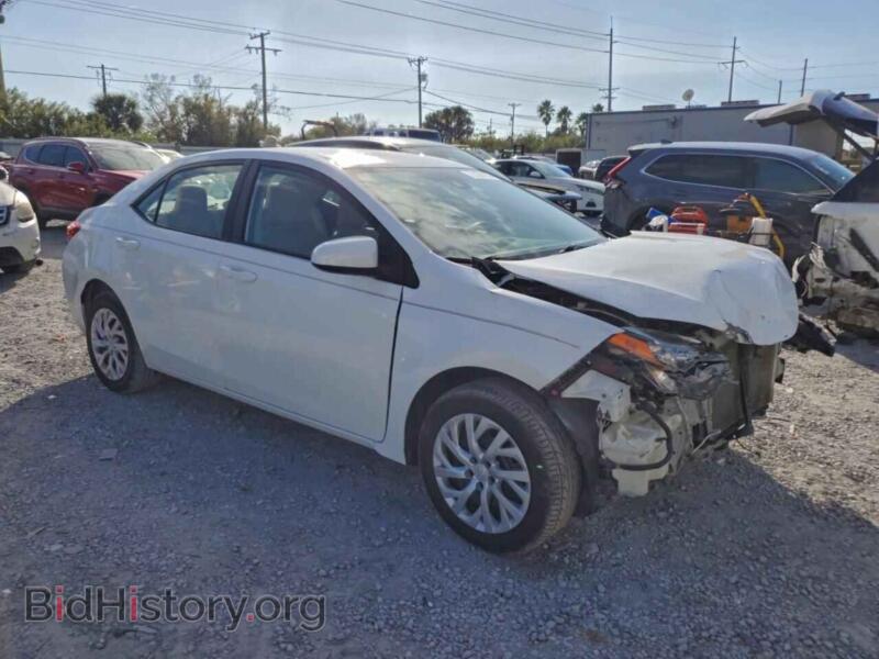 2018 Toyota COROLLA (VIN 5YFBURHE7JP832525) — фото 4 из 13