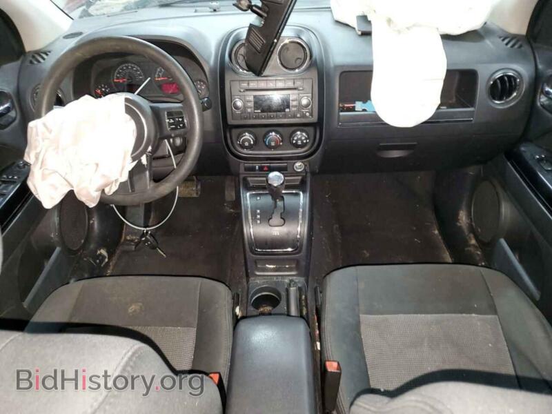 2011 Jeep COMPASS (VIN 1J4NT4FB3BD143088) — photo 8 of 13