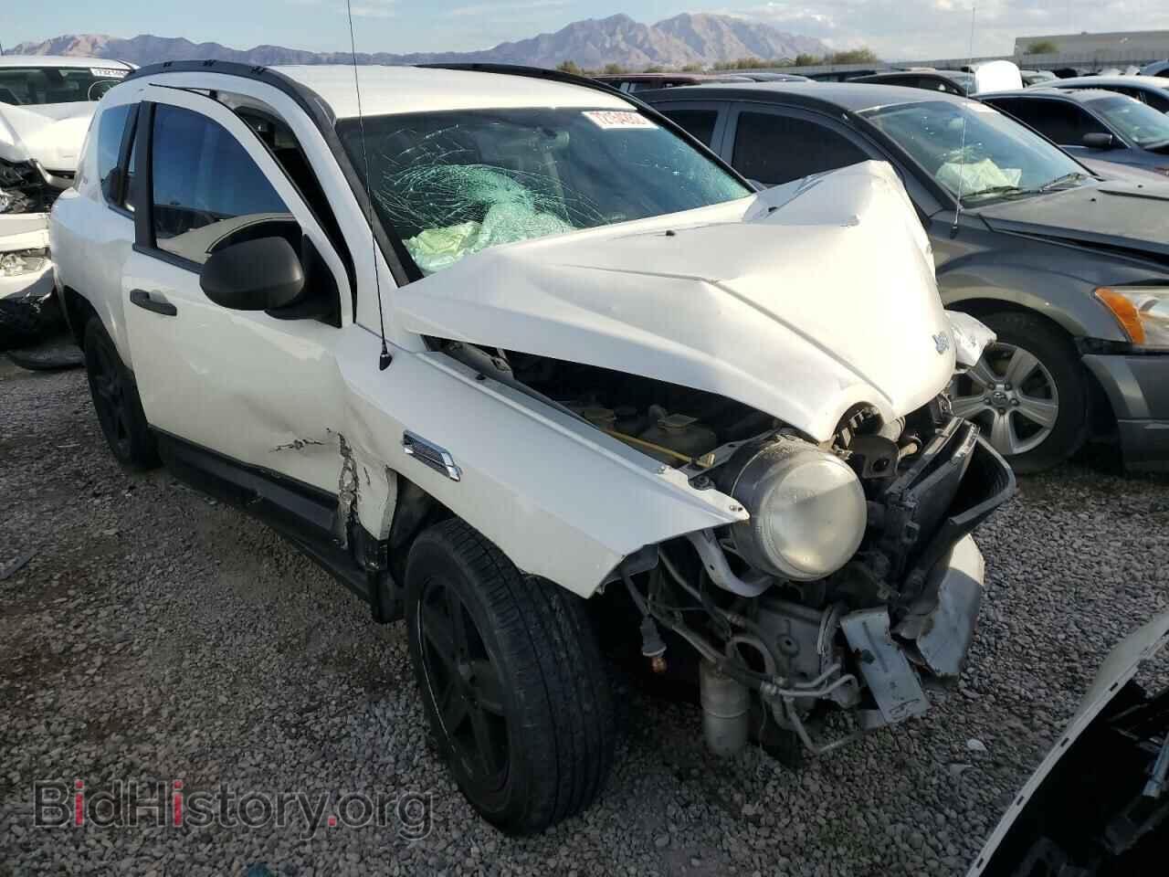 2008 JEEP COMPASS - VIN: 1J8FT47068D704599 - Фото 4