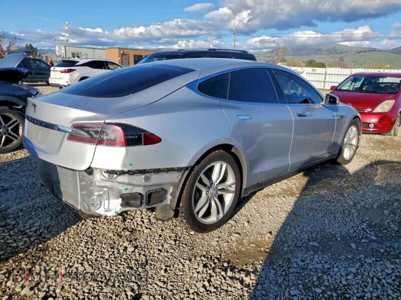 2013 Tesla MODEL S (VIN 5YJSA1AC8DFP10906) — фото 3 из 13