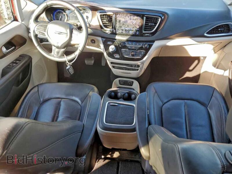 2017 Chrysler PACIFICA (VIN 2C4RC1EG2HR827333) — photo 8 of 15
