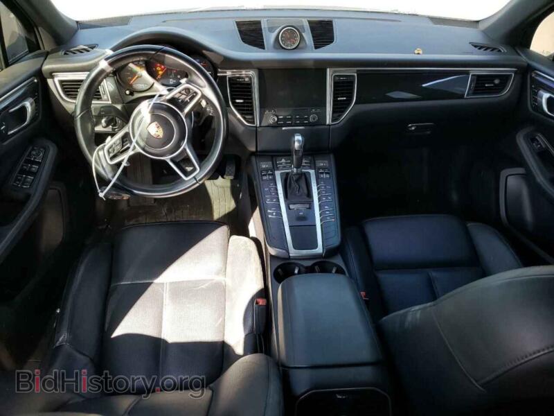2017 Porsche MACAN (VIN WP1AA2A59HLB03661) — photo 8 of 13