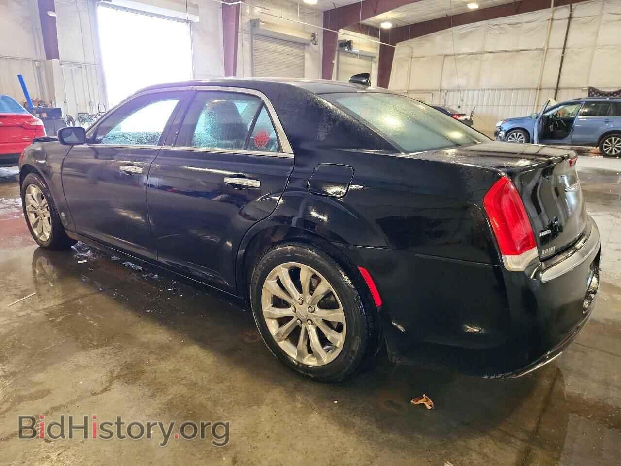 2019 CHRYSLER 300 - VIN: 2C3CCAKG4KH543021 - Фото 2
