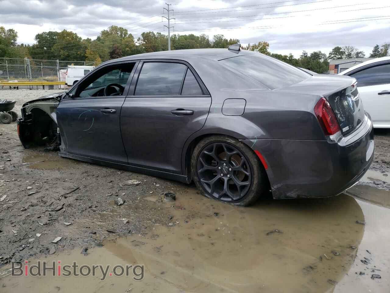 2019 CHRYSLER 300 - VIN: 2C3CCABG3KH618047 - Фото 2