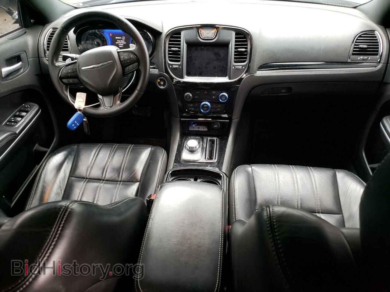2019 CHRYSLER 300 - VIN: 2C3CCABG3KH618047 - Фото 8