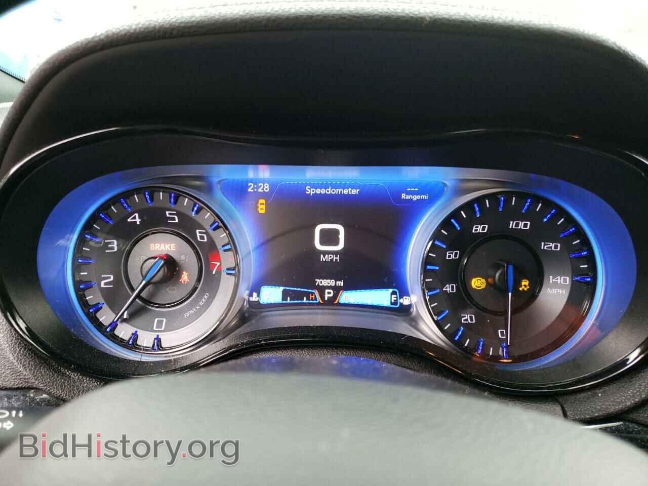 2019 CHRYSLER 300 - VIN: 2C3CCABG3KH618047 - Фото 9