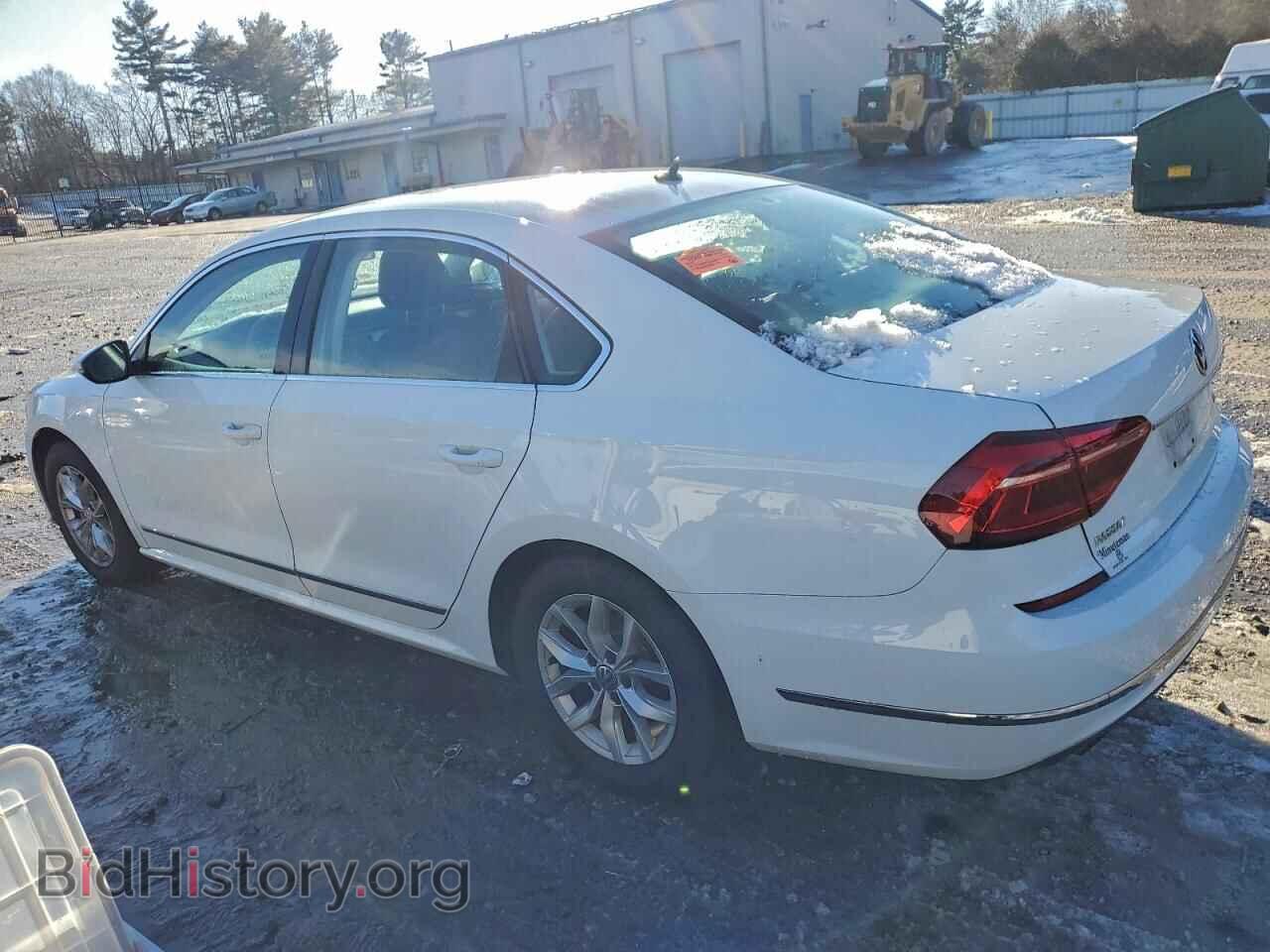 2017 VOLKSWAGEN PASSAT - VIN: 1VWAT7A31HC036316 - Фото 2