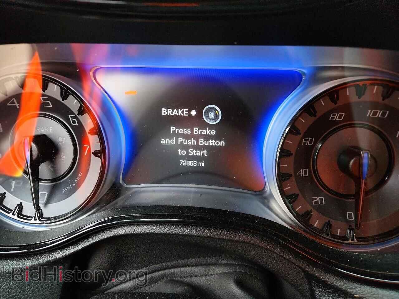 2018 CHRYSLER 300 - VIN: 2C3CCABG7JH266430 - Photo 9