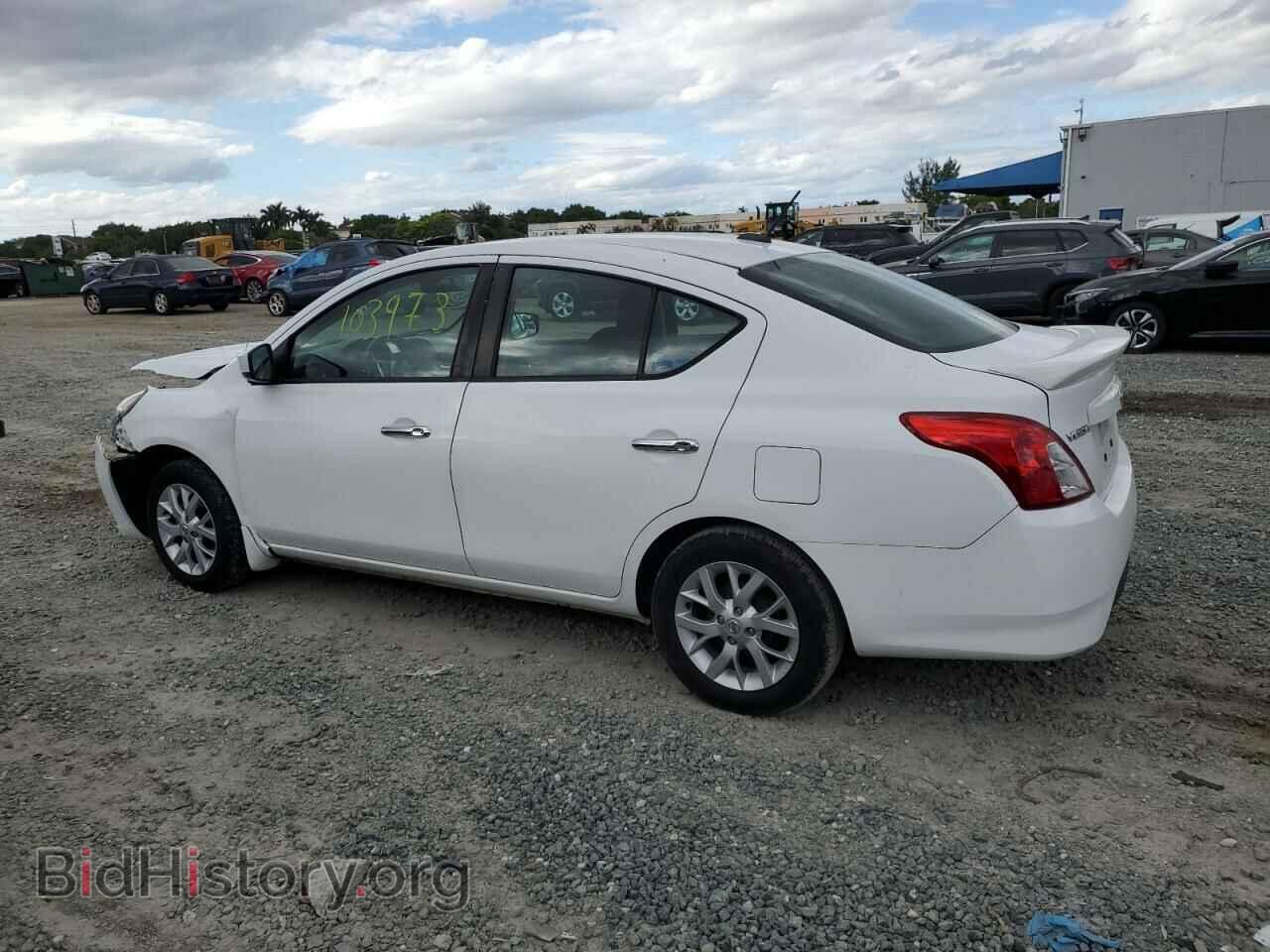 2018 NISSAN VERSA - VIN: 3N1CN7APXJL833511 - Фото 2