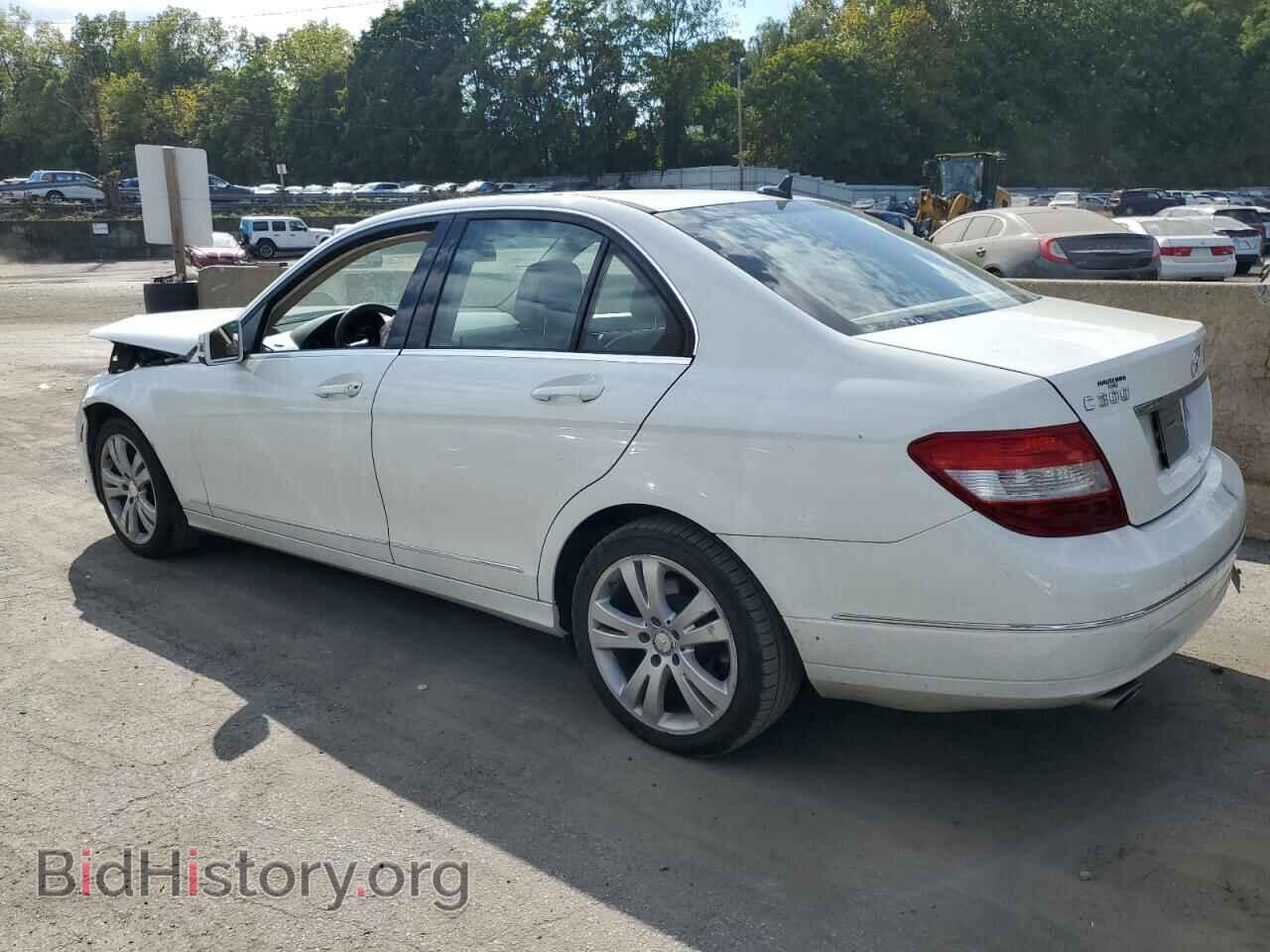 2011 MERCEDES-BENZ C-CLASS - VIN: WDDGF8BB4BR139613 - Фото 2