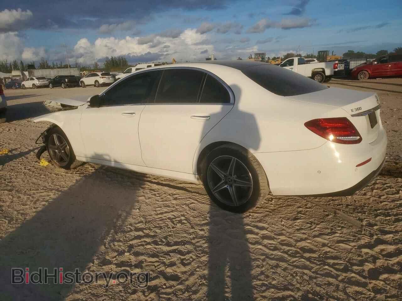 2018 MERCEDES-BENZ E-CLASS - VIN: WDDZF4KB9JA375236 - Фото 2