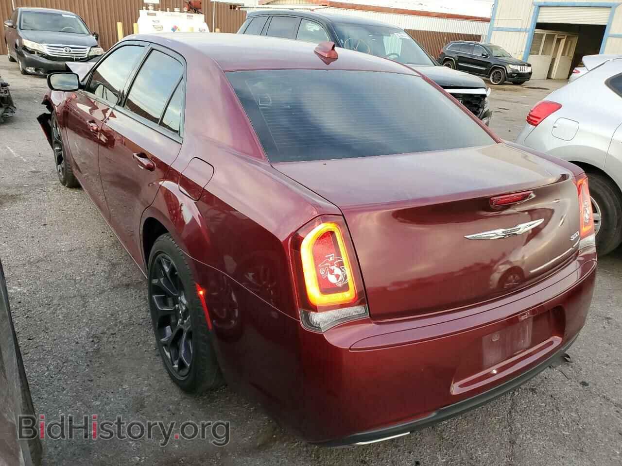 2019 CHRYSLER 300 - VIN: 2C3CCAAG4KH733287 - Фото 2