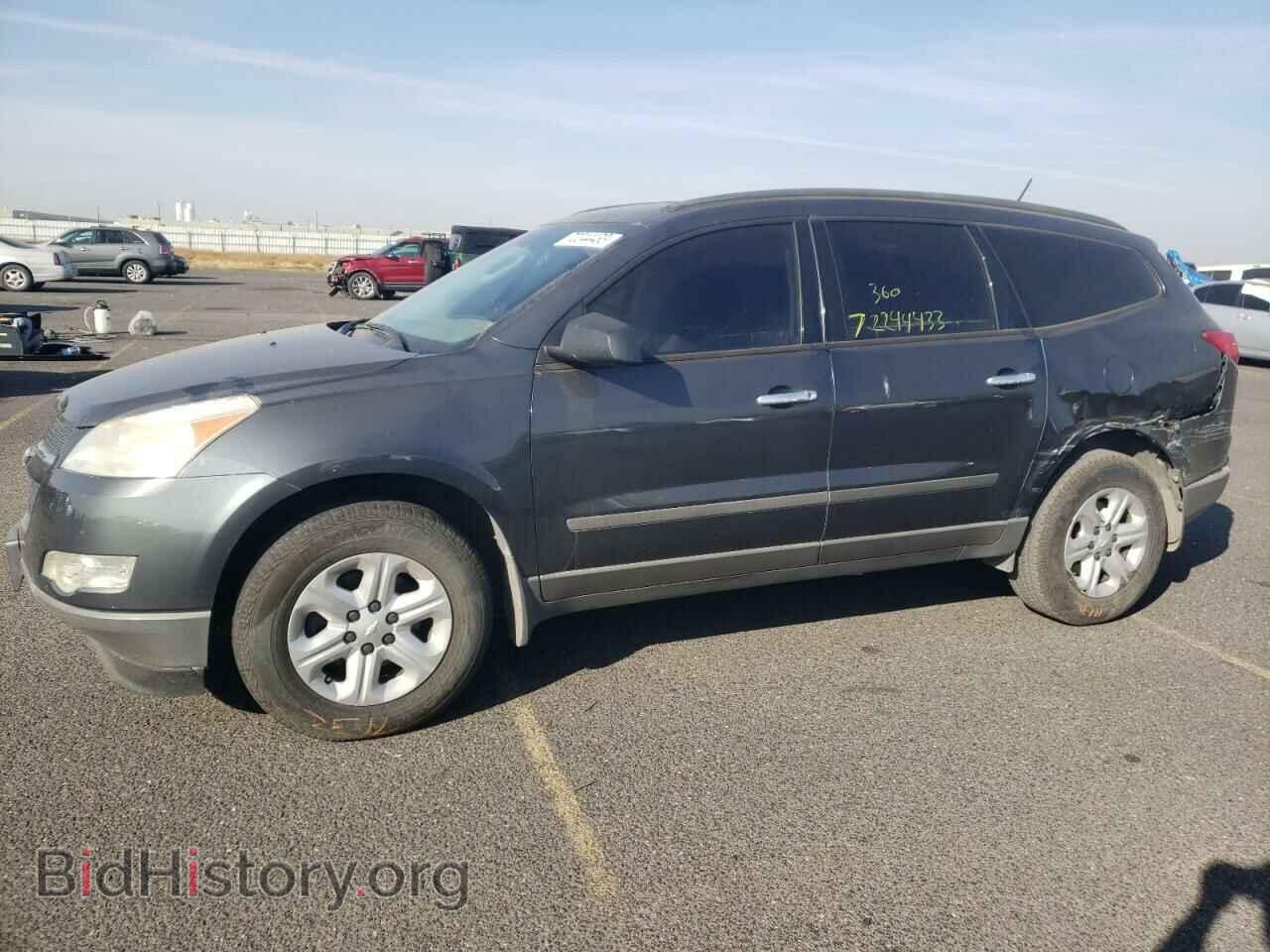 Photo 1GNKRFED7CJ325392 - CHEVROLET TRAVERSE 2012