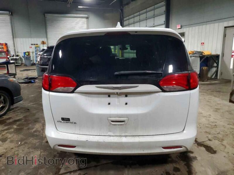2017 Chrysler PACIFICA (VIN 2C4RC1DGXHR621307) — photo 6 of 15