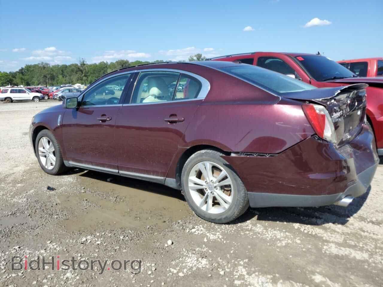 2011 LINCOLN MKS - VIN: 1LNHL9DR0BG610977 - Фото 2