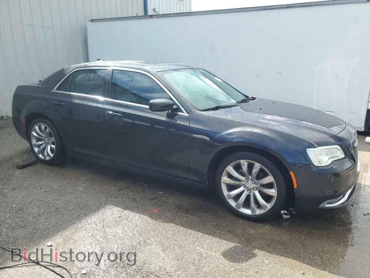 2017 CHRYSLER 300 - VIN: 2C3CCAAG0HH582828 - Фото 4