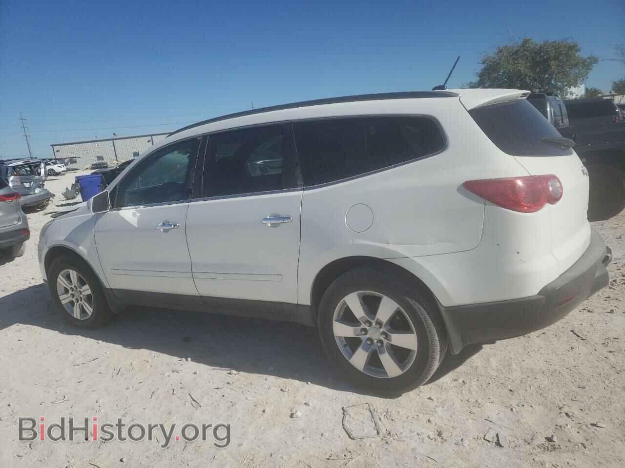 2012 CHEVROLET TRAVERSE - VIN: 1GNKRGED2CJ157053 - Фото 2