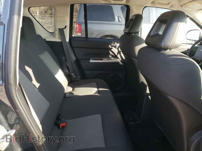 2008 Jeep COMPASS (VIN 1J8FF47W08D628082) — фото 10 из 12