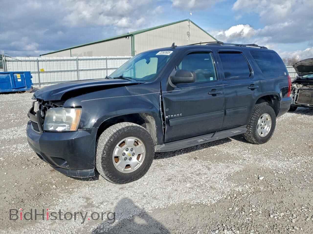 Photo 1GNSKAE07BR213972 - CHEVROLET TAHOE 2011
