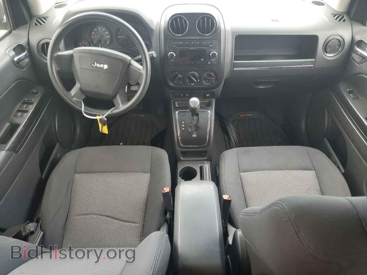 2009 JEEP COMPASS - VIN: 1J4FF47B69D211632 - Photo 8