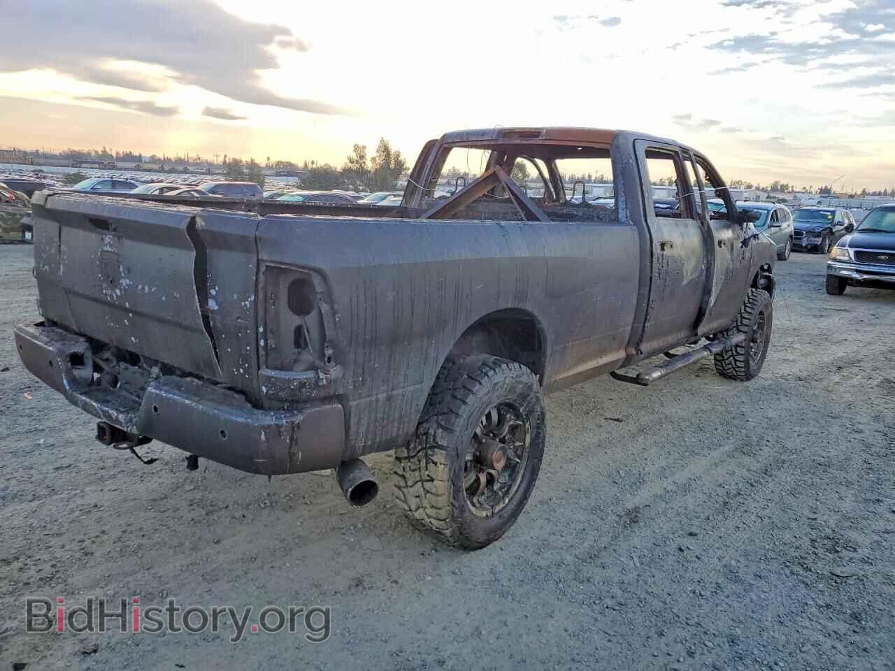 2017 RAM All Models - VIN: 3C6UR5HL4HG615586 - Photo 3
