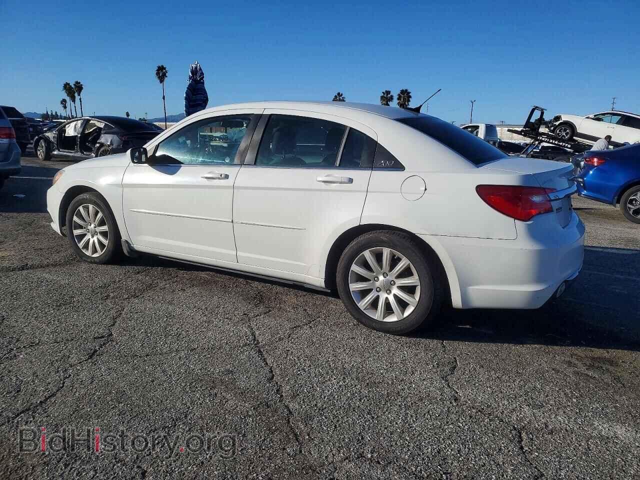 2013 CHRYSLER 200 - VIN: 1C3CCBBG0DN678447 - Фото 2