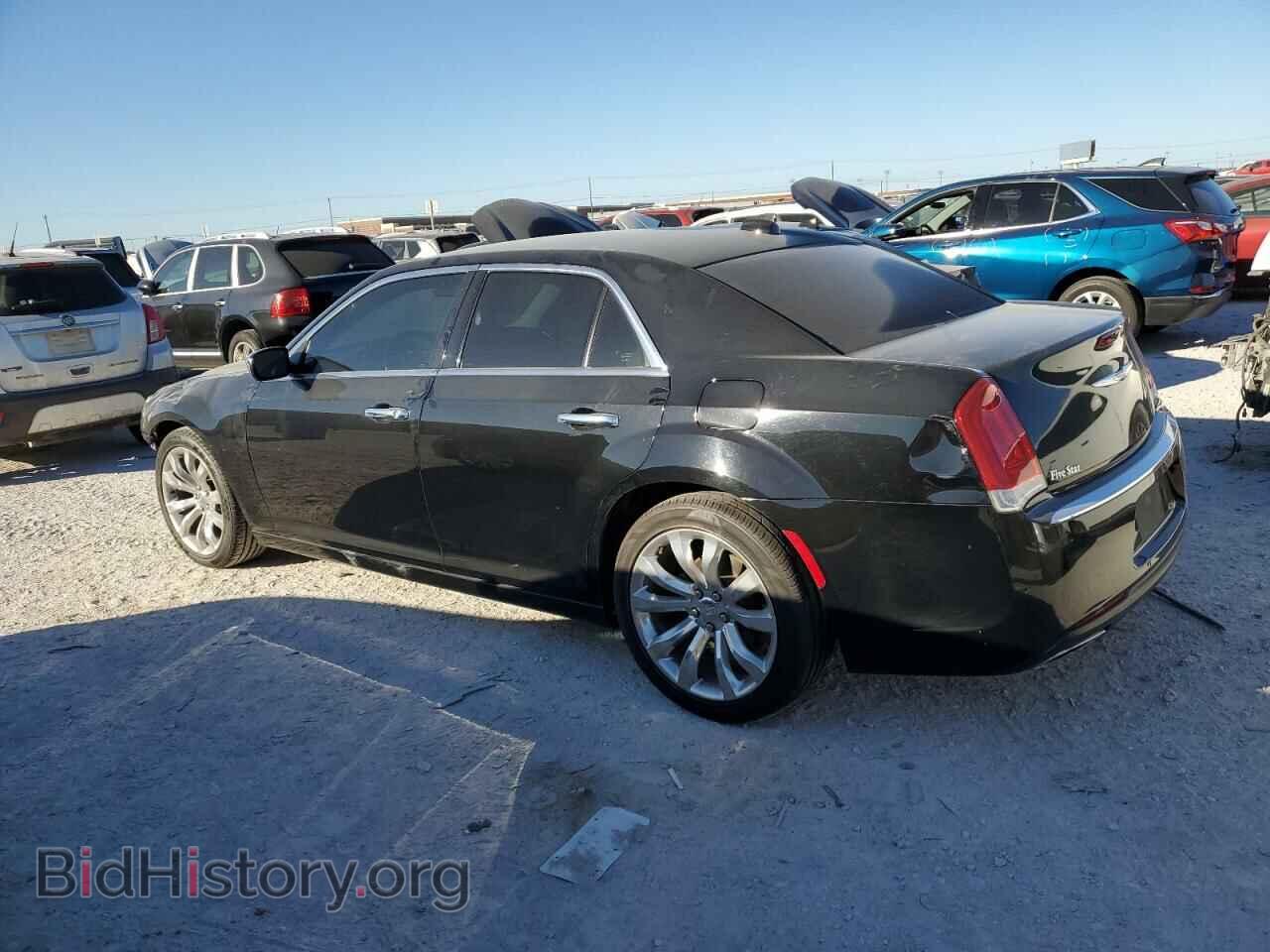 2019 CHRYSLER 300 - VIN: 2C3CCAEG3KH537965 - Фото 2