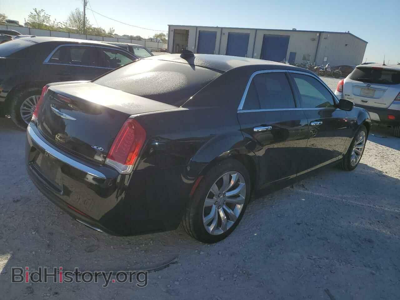 2019 CHRYSLER 300 - VIN: 2C3CCAEG3KH537965 - Фото 3