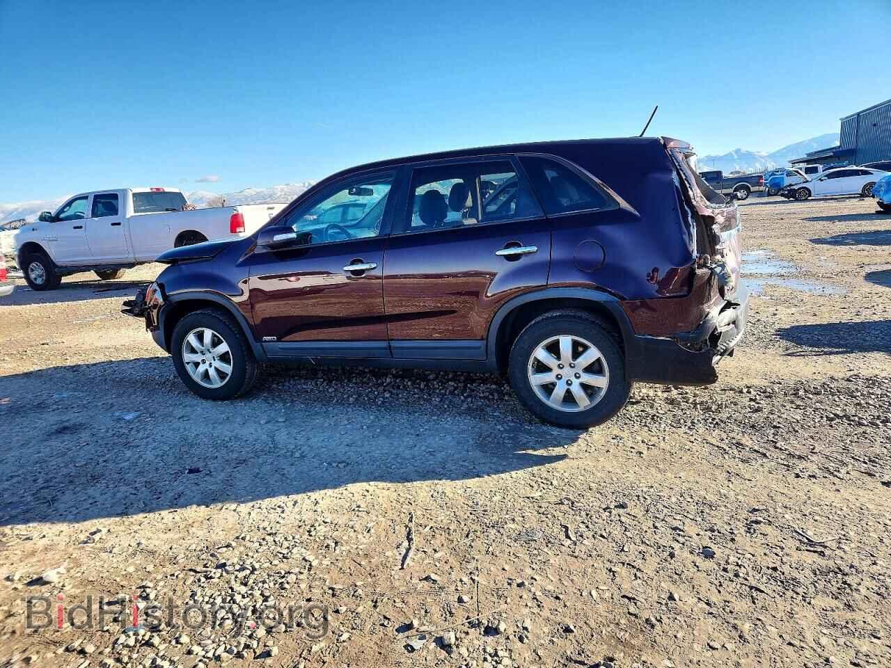 2011 KIA SORENTO - VIN: 5XYKTCA15BG057333 - Фото 2