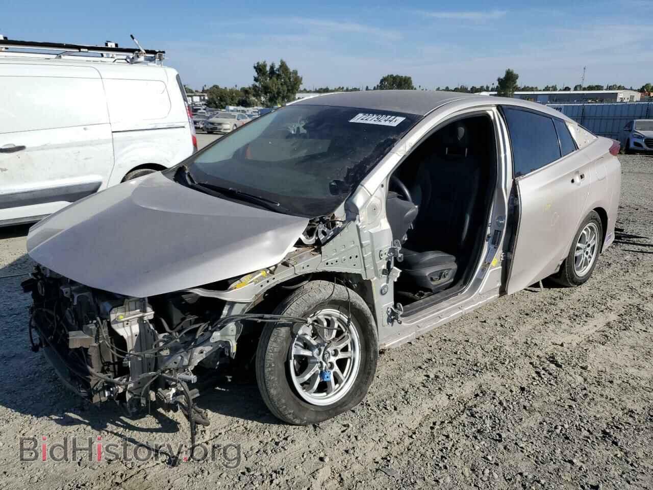 Фотография JTDKARFP8H3055286 - TOYOTA PRIUS 2017